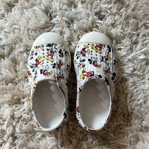 NATIVE SHOES x Disney Jefferson Print Slip-On Sneaker Mickey